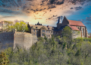 Mansfeld - Burgberg/Schloss Mansfeld - Blick von Mansfeld auf den Burgberg mit Schloss Mansfeld