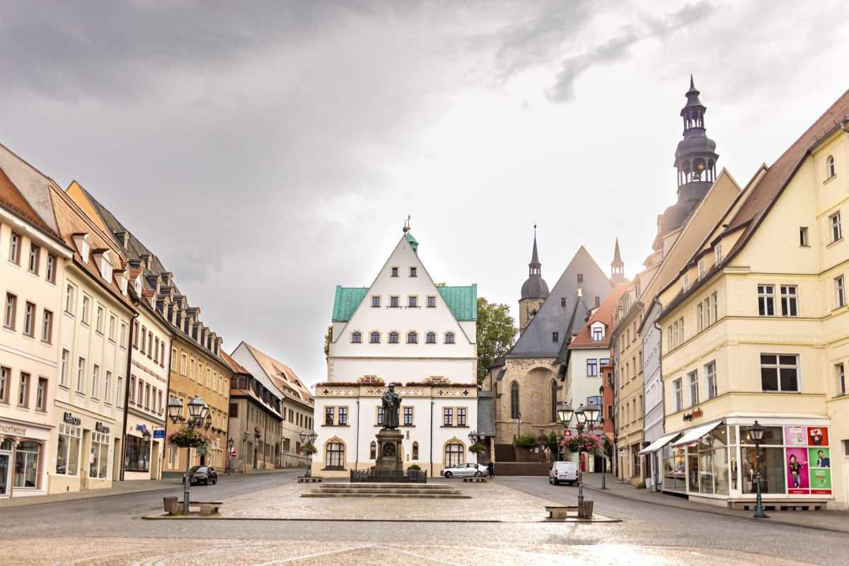 Markplatz Lutherstadt Eisleben mit Blick auf das Rathaus